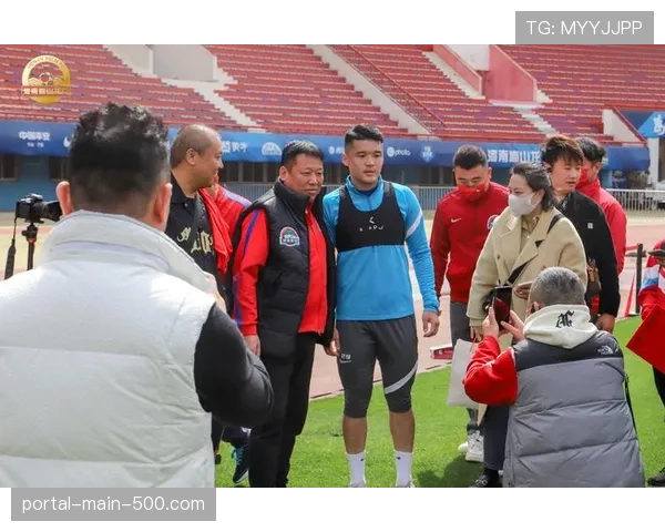 德国各地业余俱乐部举办“足球开放日”吸引青少年参与 德国各地业余俱乐部举办“足球开放日”吸引青少年参与